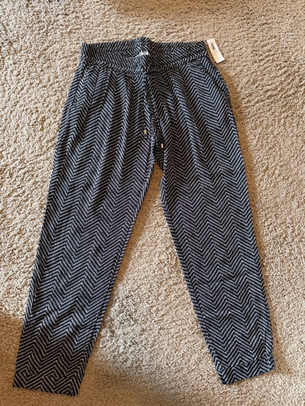 Old Navy Black and White Chevron Capris
